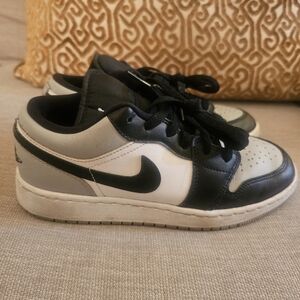 Nike Black and White Jordan Sneakers  Classic Design
